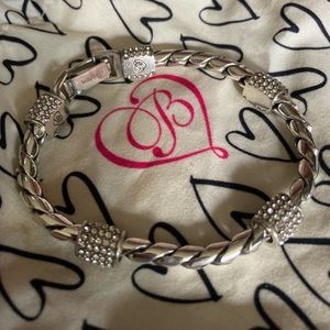 🌼Beautiful 7” Silver Brighton Bracelet.